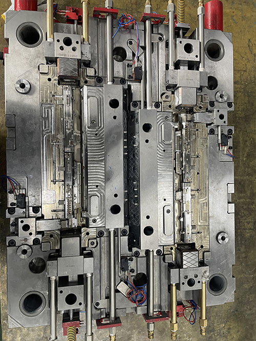 INJECTION MOLD