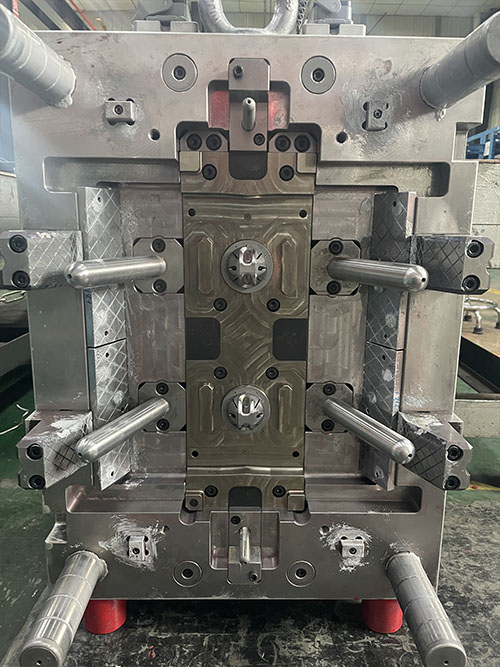 INJECTION MOLD