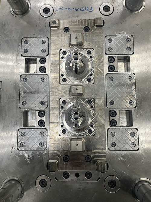 INJECTION MOLD